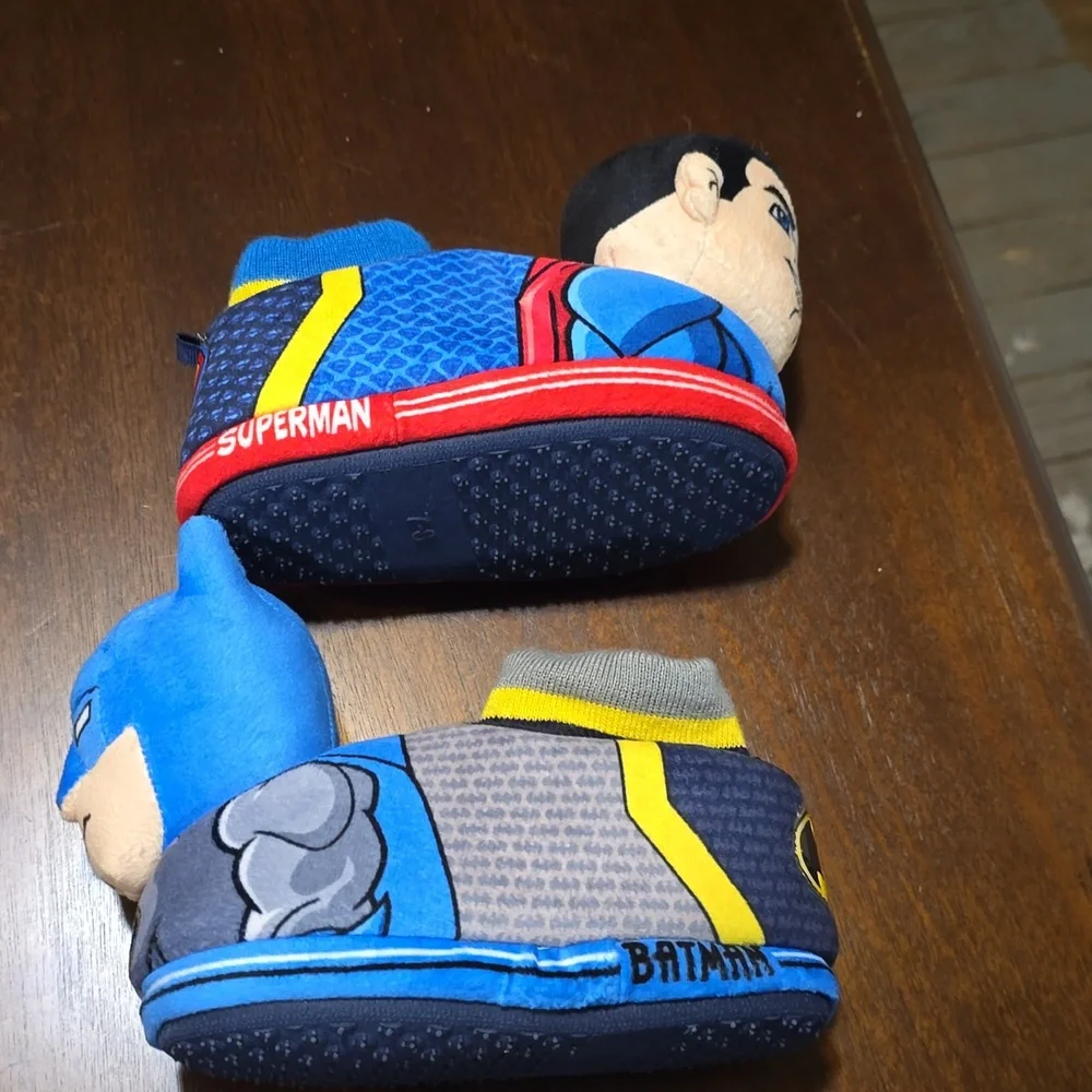 DC Comics Batman Superman Kids Plush 3D Head Sock Top Slippers,‎ Size 7/8